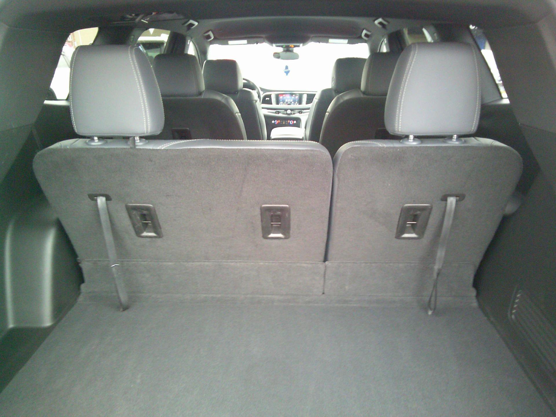 Used 2023 Buick Enclave Essence image 9