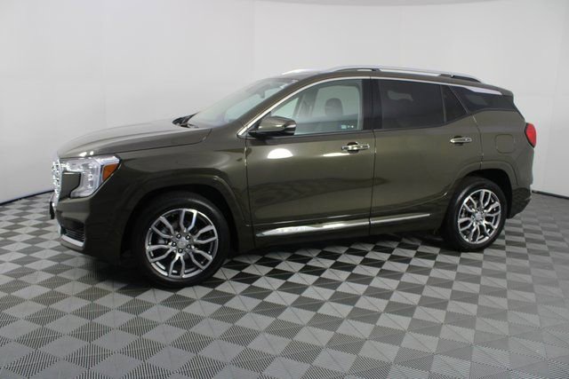 Used 2023 GMC Terrain Denali w/ Denali Premium Package image 2