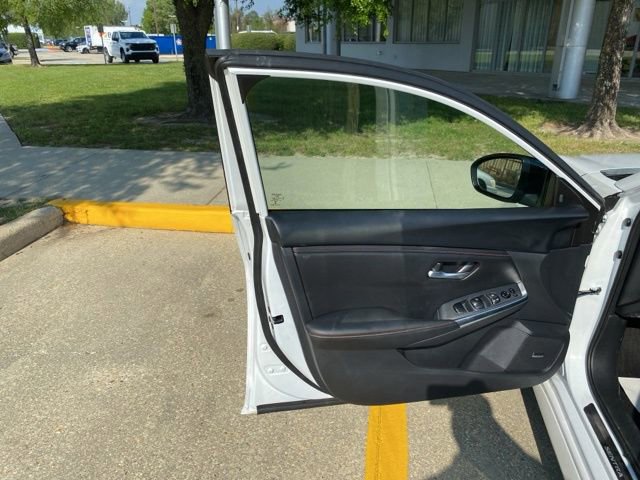 Used 2025 Nissan Sentra SR w/ SR Premium Package image 12