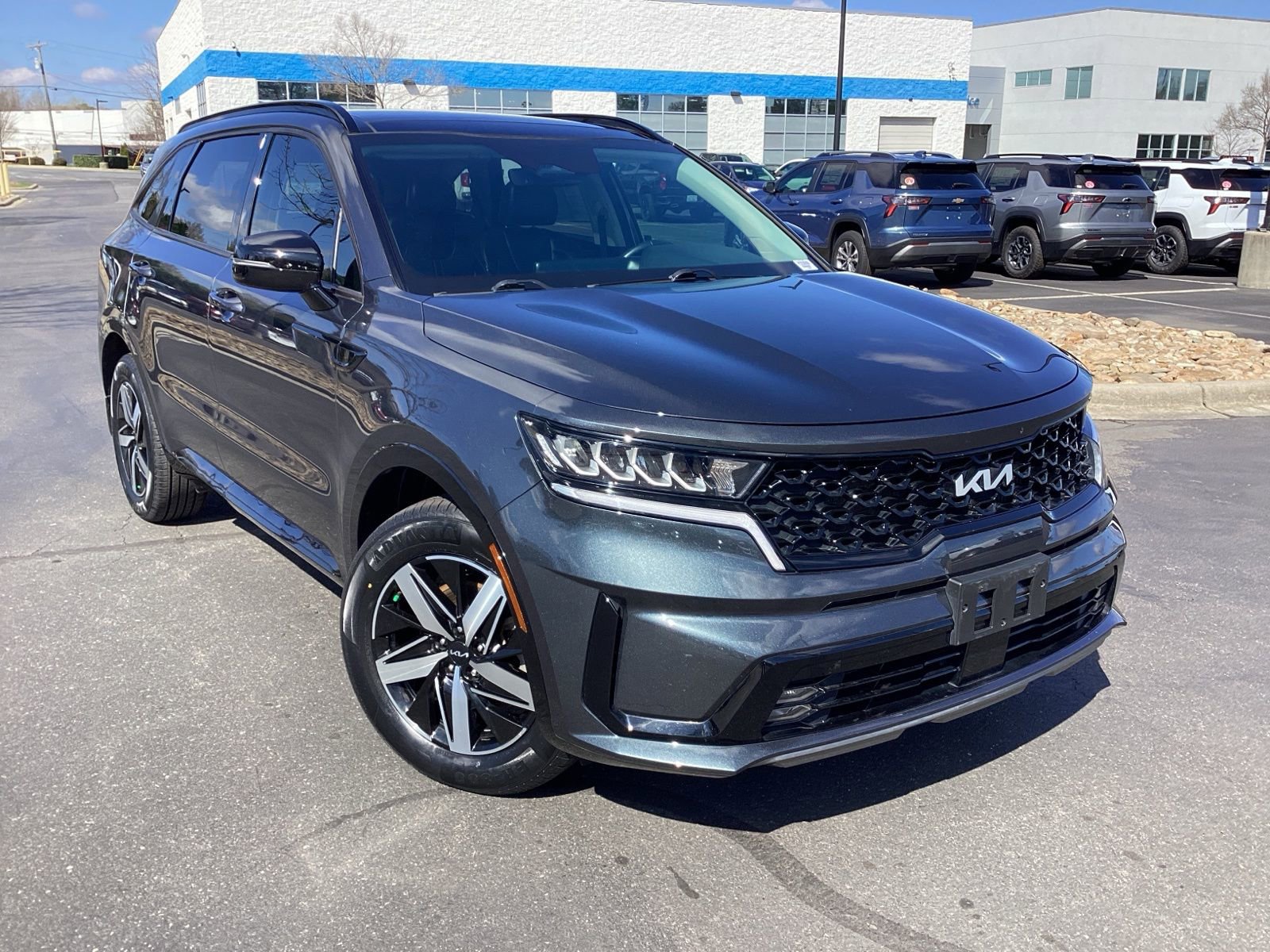 Used 2022 Kia Sorento EX w/ Panoramic Sunroof Package image 1