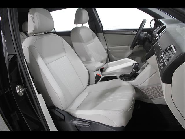 Certified 2024 Volkswagen Tiguan SE R-Line AWD/4WD image 17