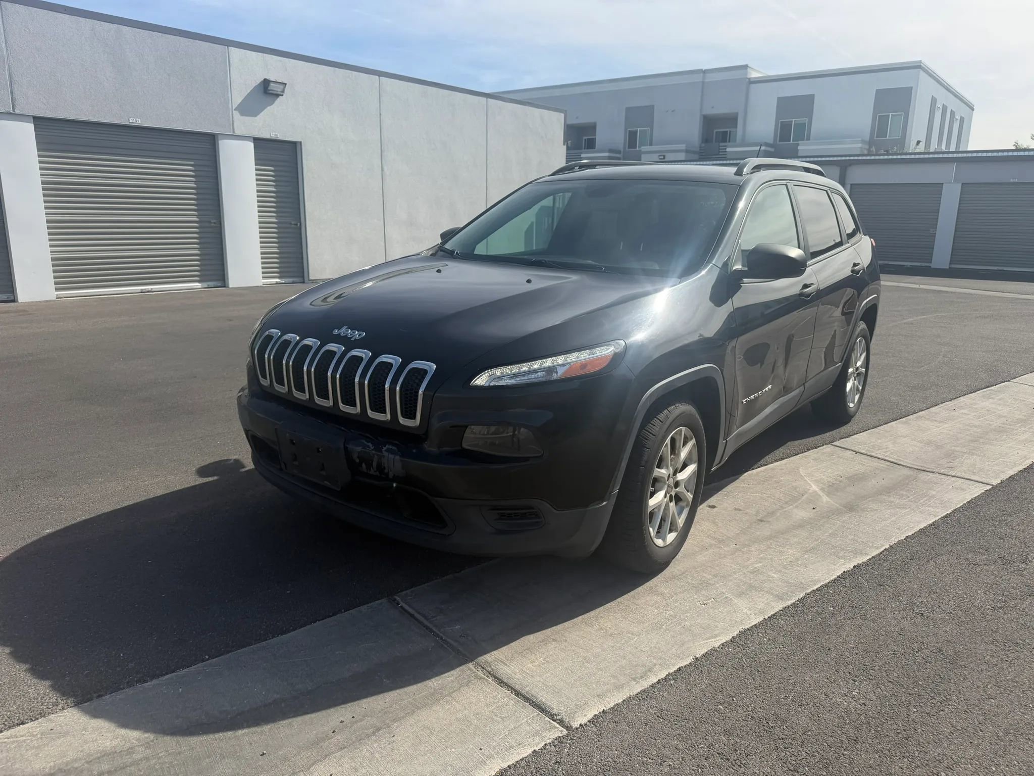 Used 2016 Jeep Cherokee Sport image 2