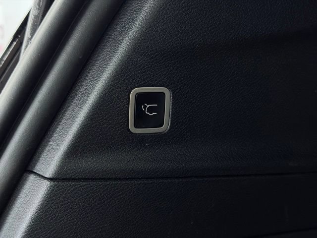 Used 2025 Chrysler Pacifica Limited FWD image 15