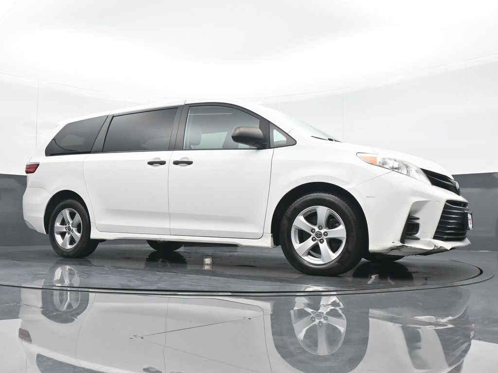 Used 2020 Toyota Sienna L FWD image 22