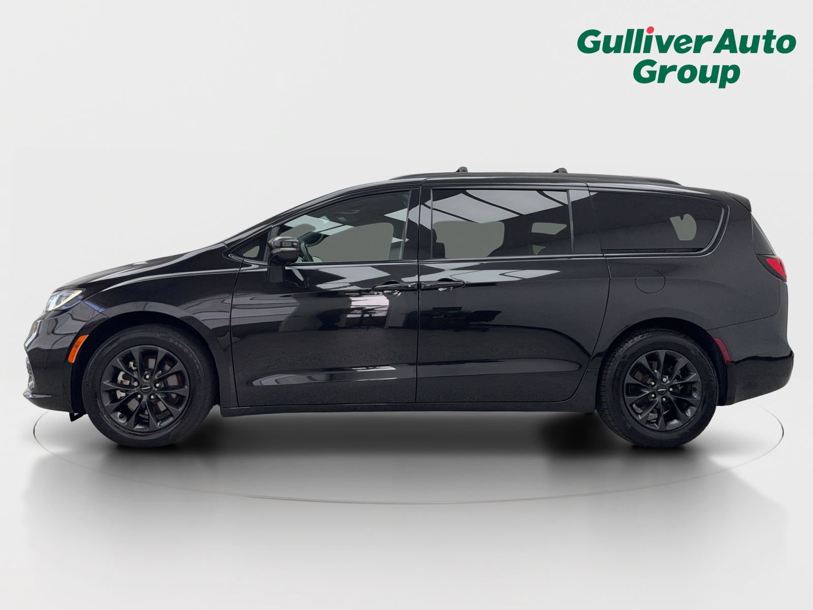 Used 2021 Chrysler Pacifica Touring-L w/ S Appearance Package FWD image 3