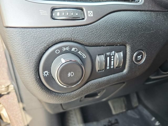 Used 2021 Jeep Cherokee Limited AWD/4WD image 30