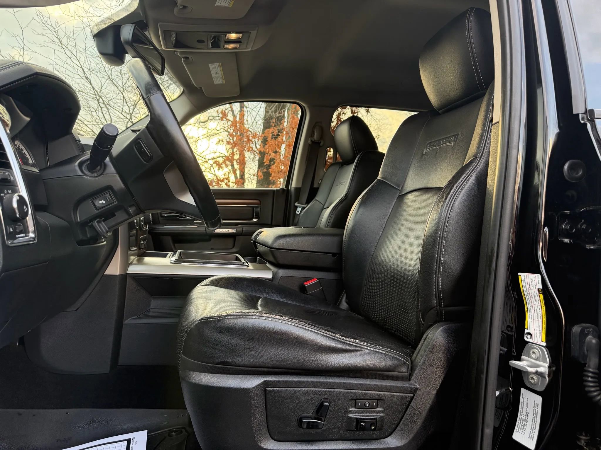 Used 2015 RAM 2500 Laramie w/ Black Appearance Group AWD/4WD image 13