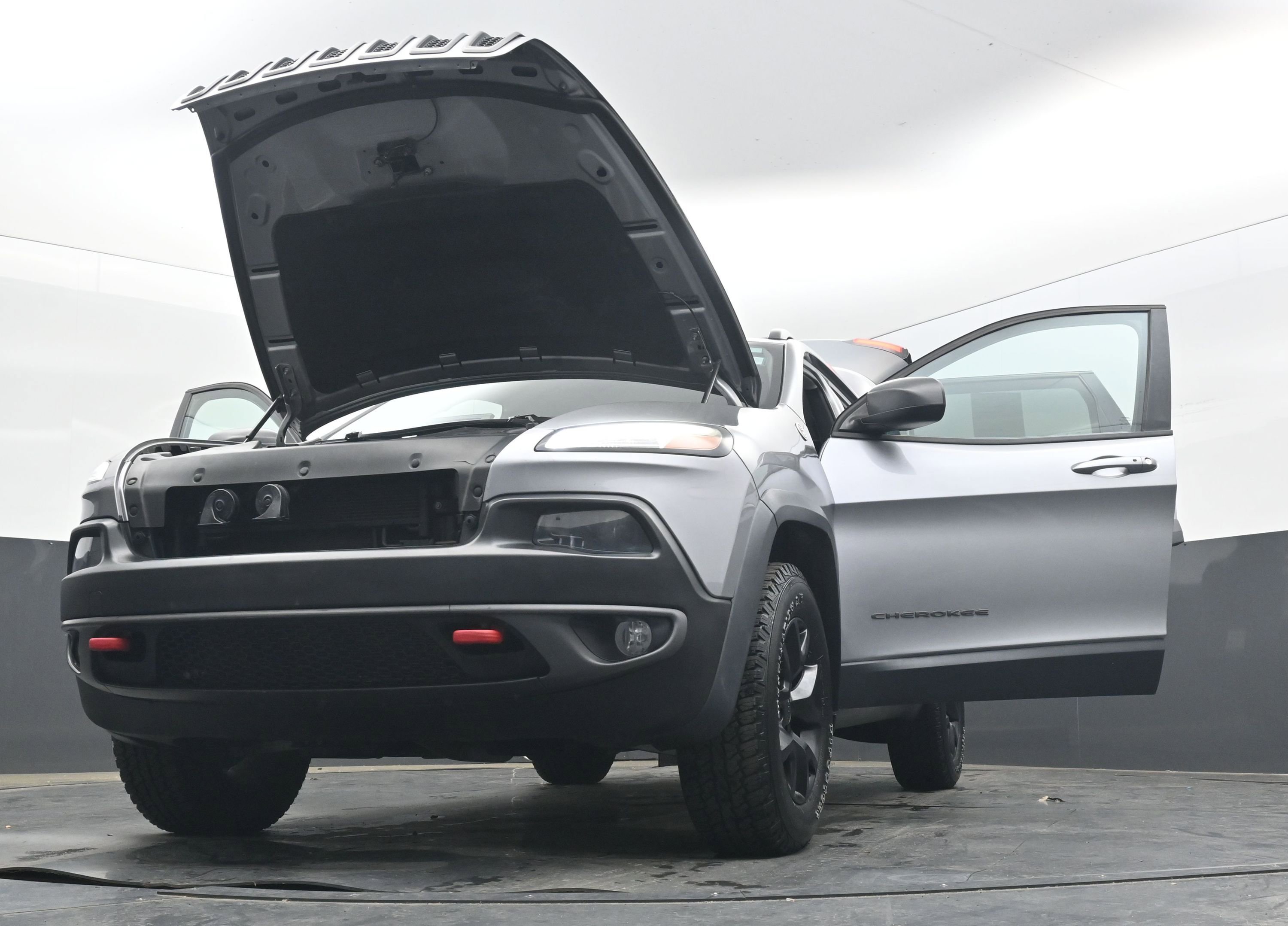 Used 2016 Jeep Cherokee Trailhawk w/ Comfort/Convenience Group AWD/4WD image 40