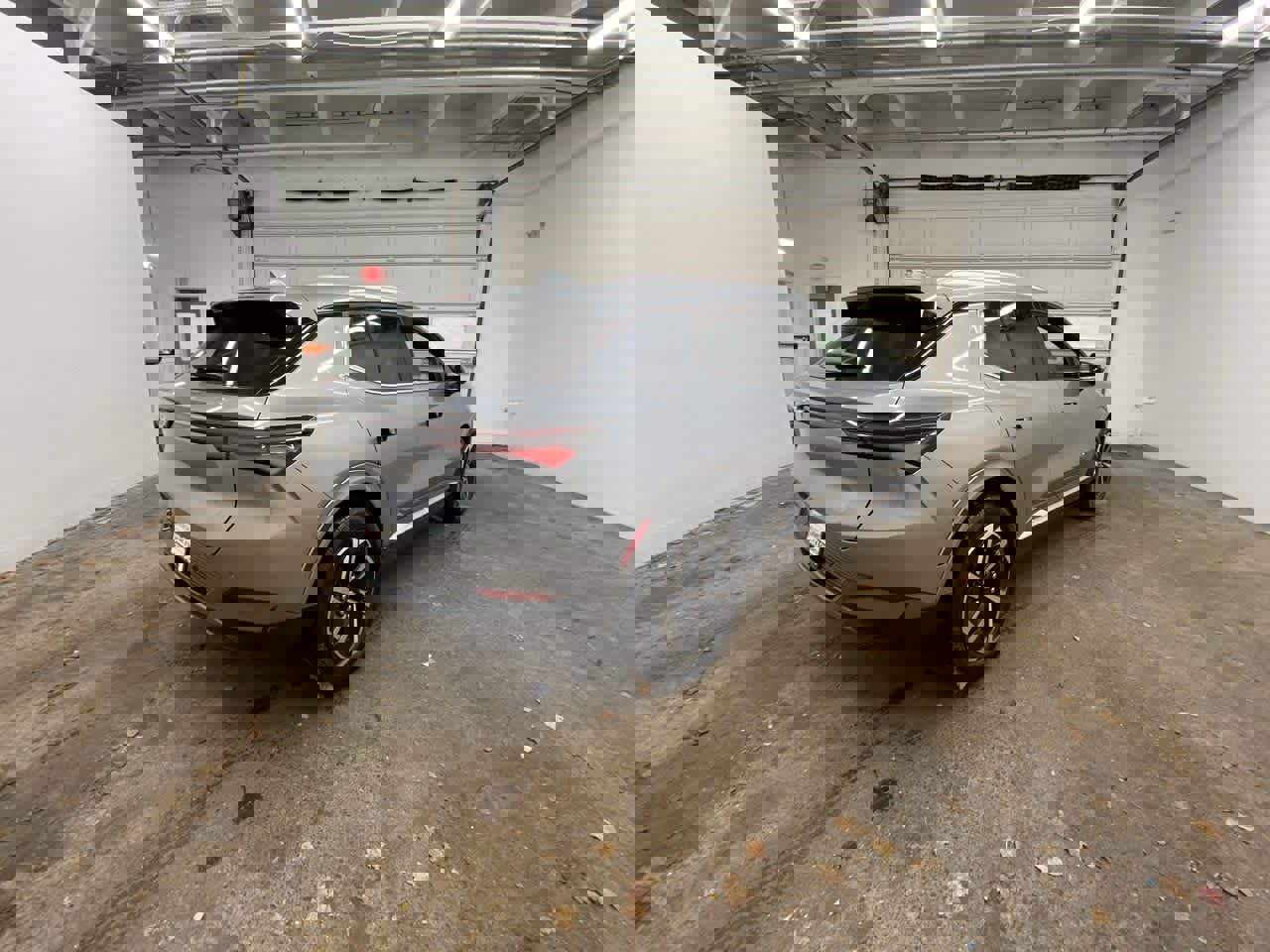 Used 2025 Chevrolet Equinox EV LT w/ Convenience Package image 6