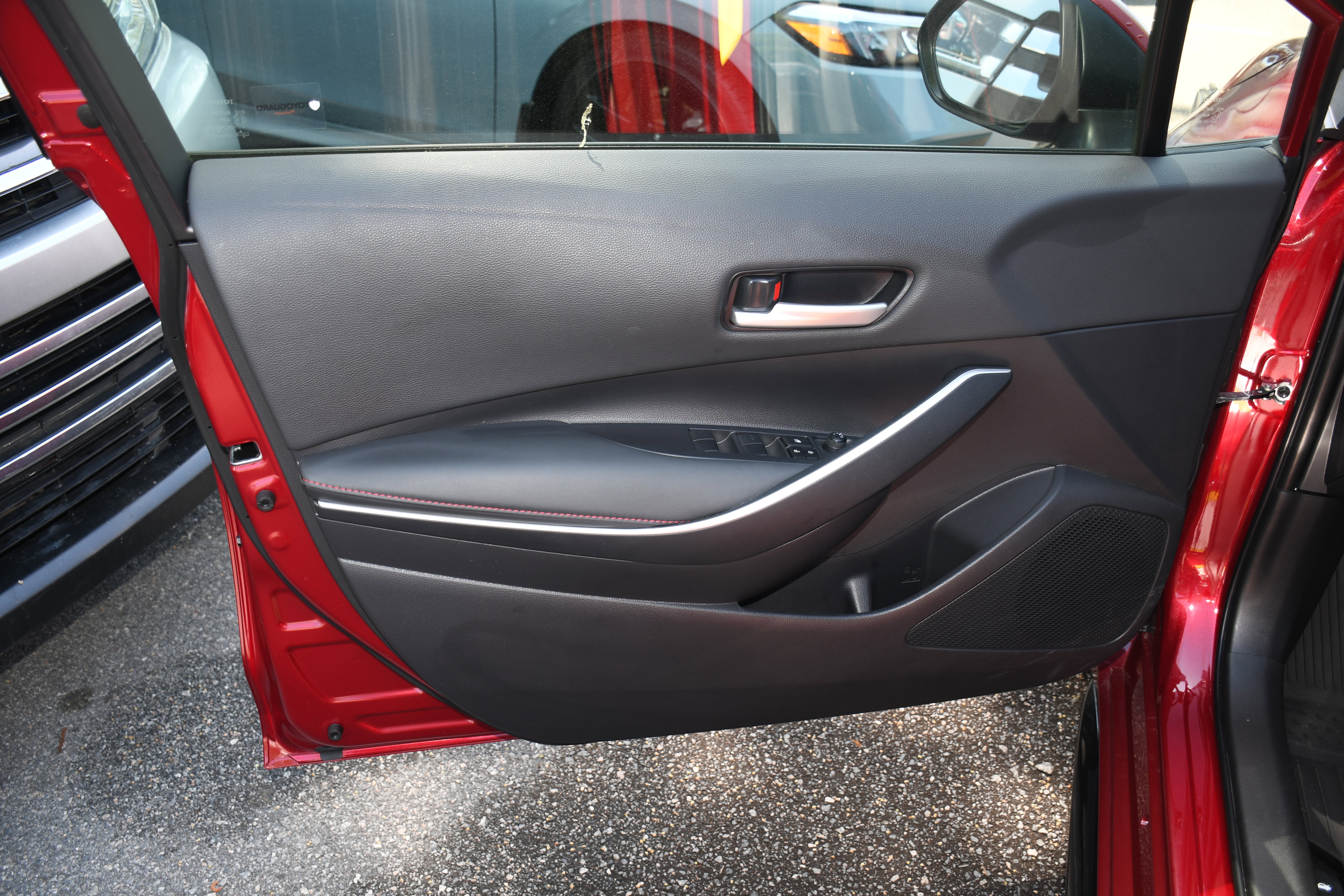 Used 2025 Toyota Corolla SE image 9