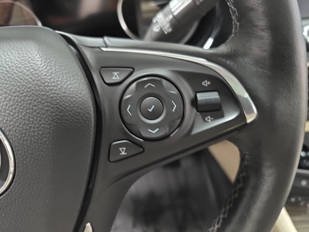 Used 2019 Buick Envision Premium w/ Driver Confidence Package AWD/4WD image 18