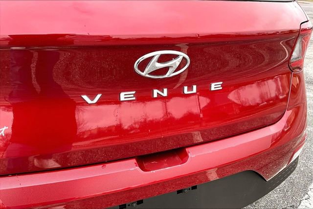 Used 2024 Hyundai Venue Limited FWD image 24