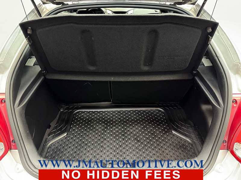 Used 2017 Hyundai Veloster Value Edition image 16