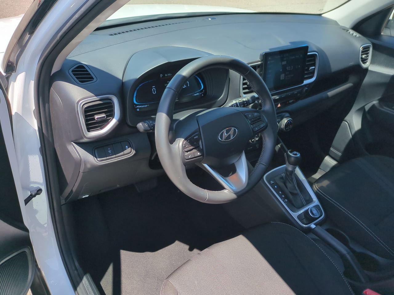 Used 2025 Hyundai Venue SEL FWD image 10