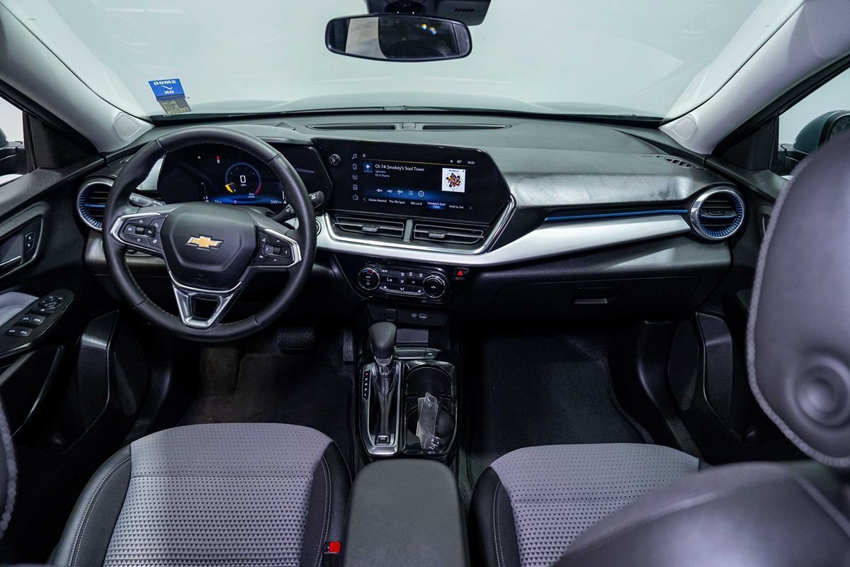 Used 2025 Chevrolet Trax LT w/ LT Convenience Package FWD image 25