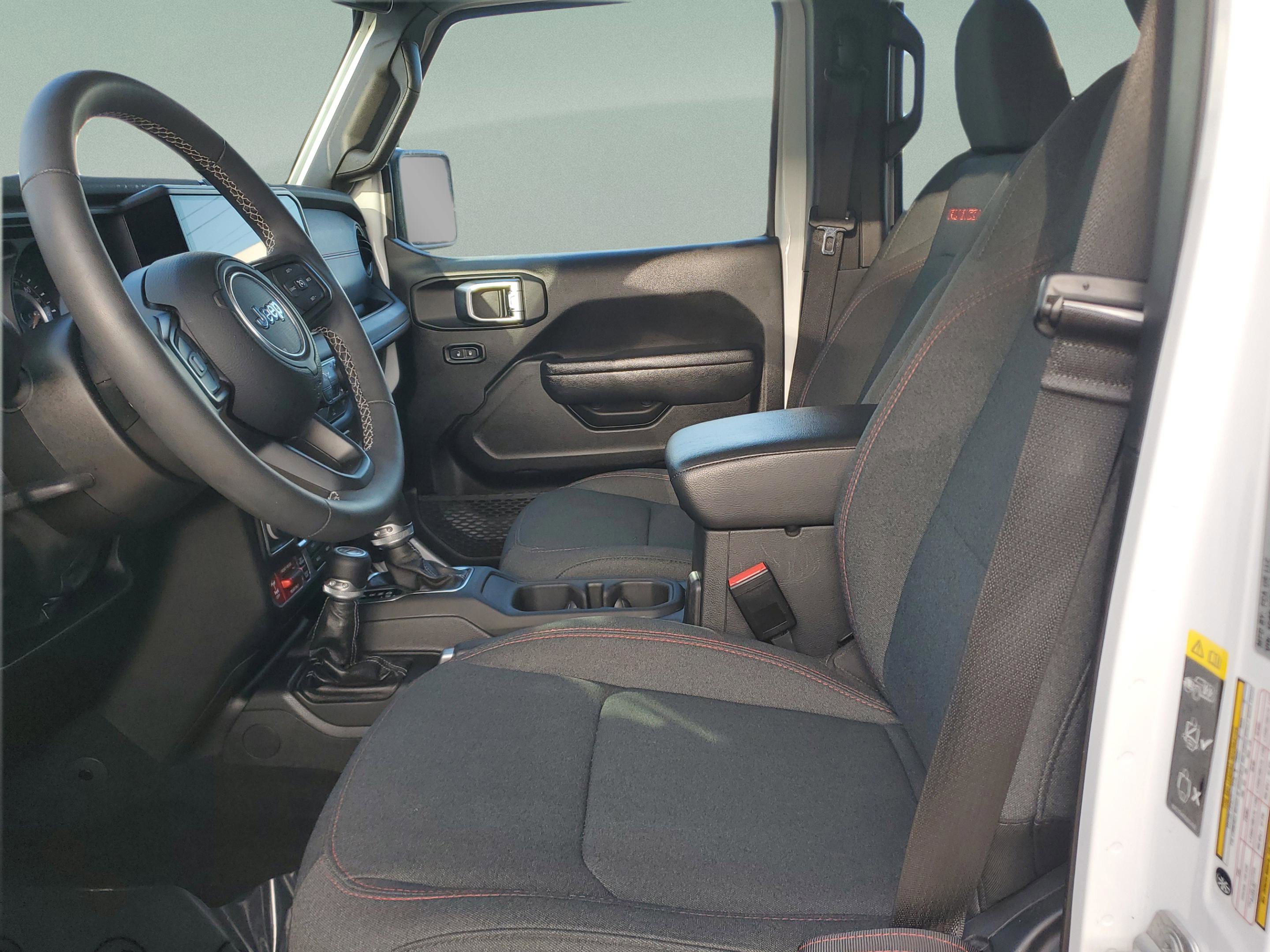 Used 2025 Jeep Wrangler Unlimited Rubicon w/ Convenience Group image 18