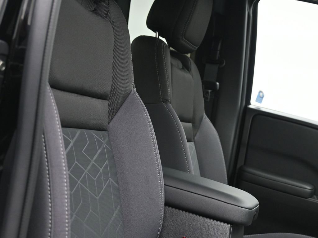 Used 2025 Nissan Frontier SV image 8