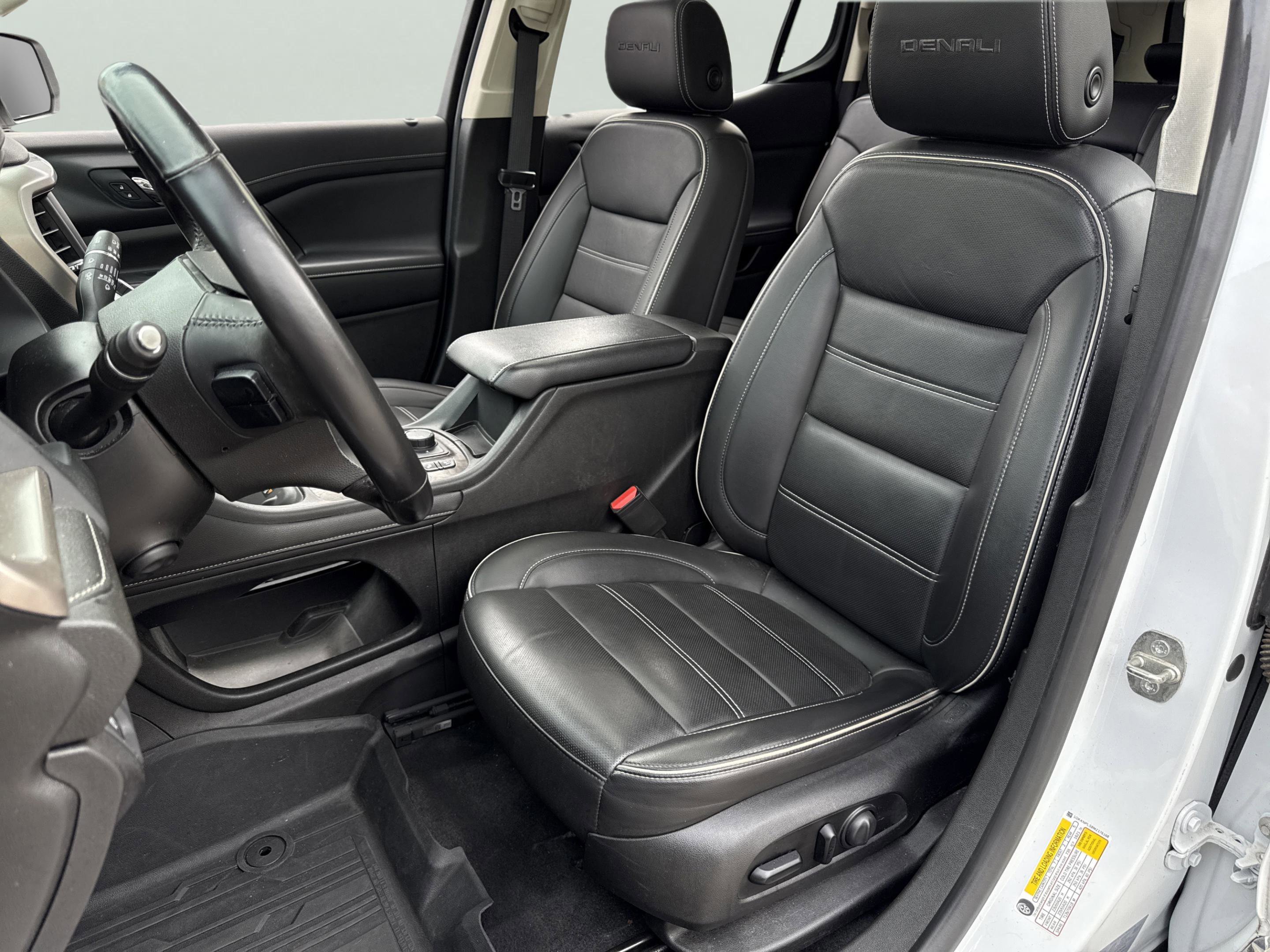 Used 2021 GMC Acadia Denali w/ Denali Technology Package image 19