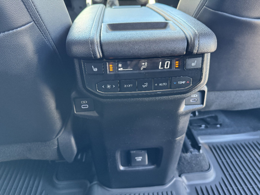 Used 2024 Toyota Grand Highlander AWD image 14