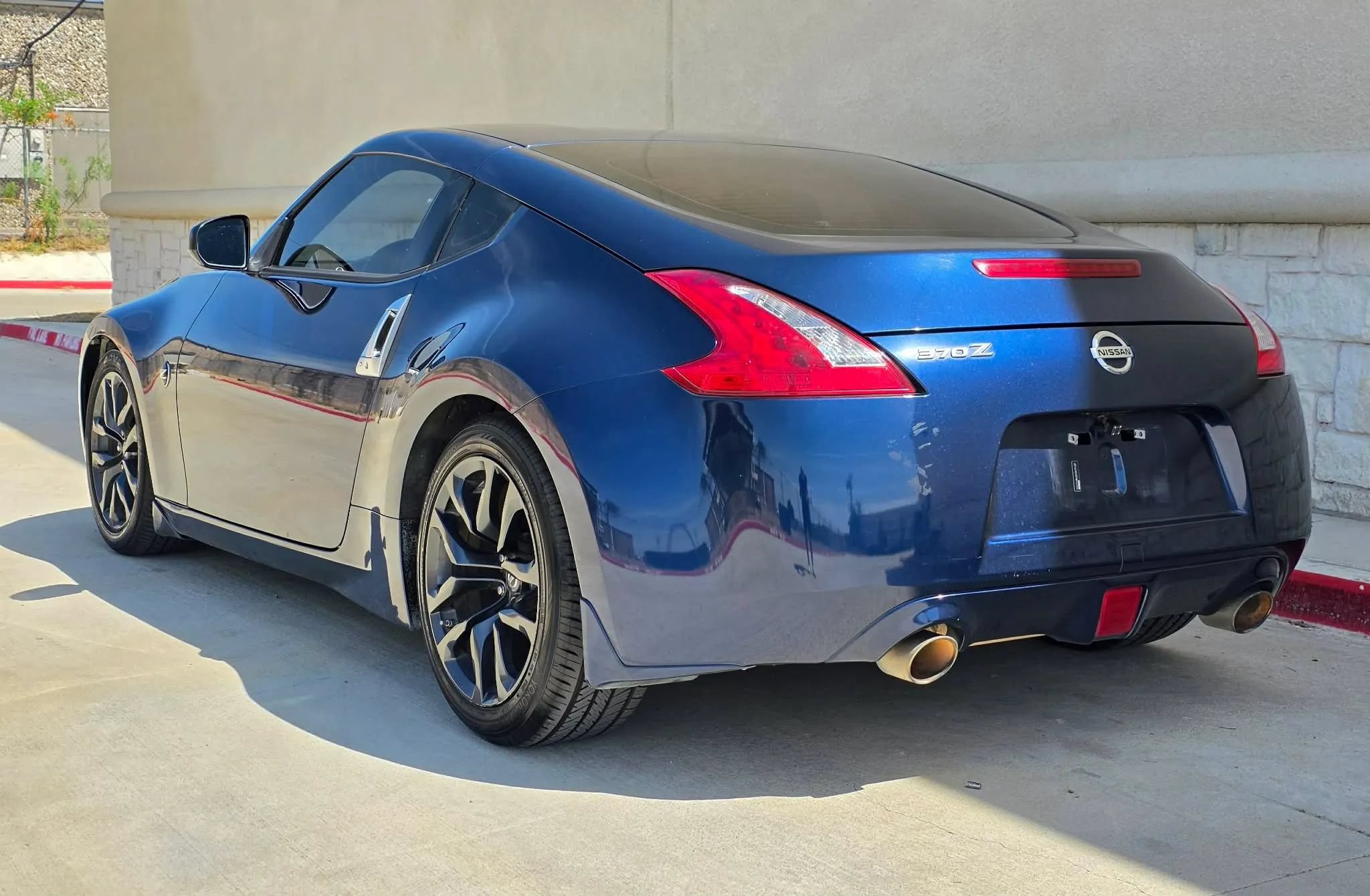 Used 2015 Nissan 370Z Coupe RWD image 3