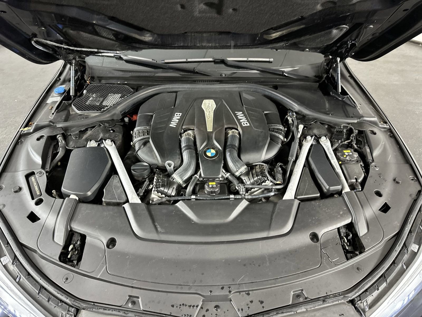 Used 2019 BMW 750i w/ Executive Package image 32