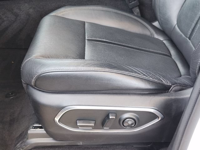 Certified 2024 Jeep Wagoneer L Series II AWD/4WD image 23