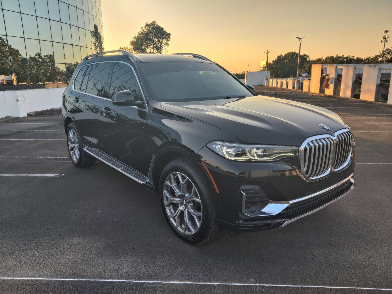 Used 2019 BMW X7 xDrive40i w/ Cold Weather Package image 9