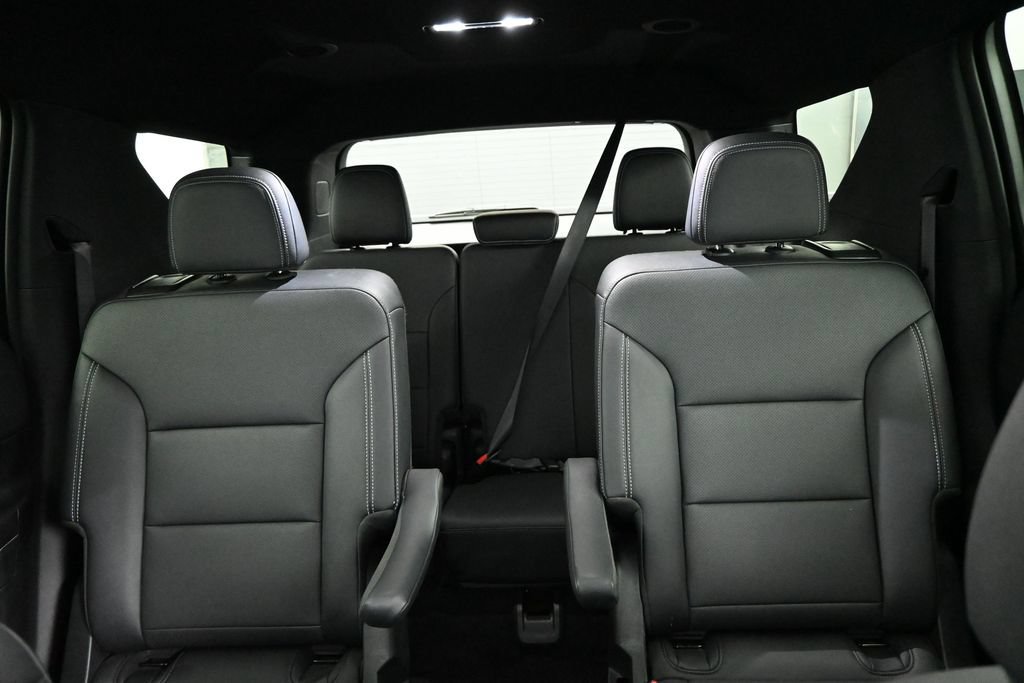 Used 2025 Chevrolet Traverse LT AWD/4WD image 17