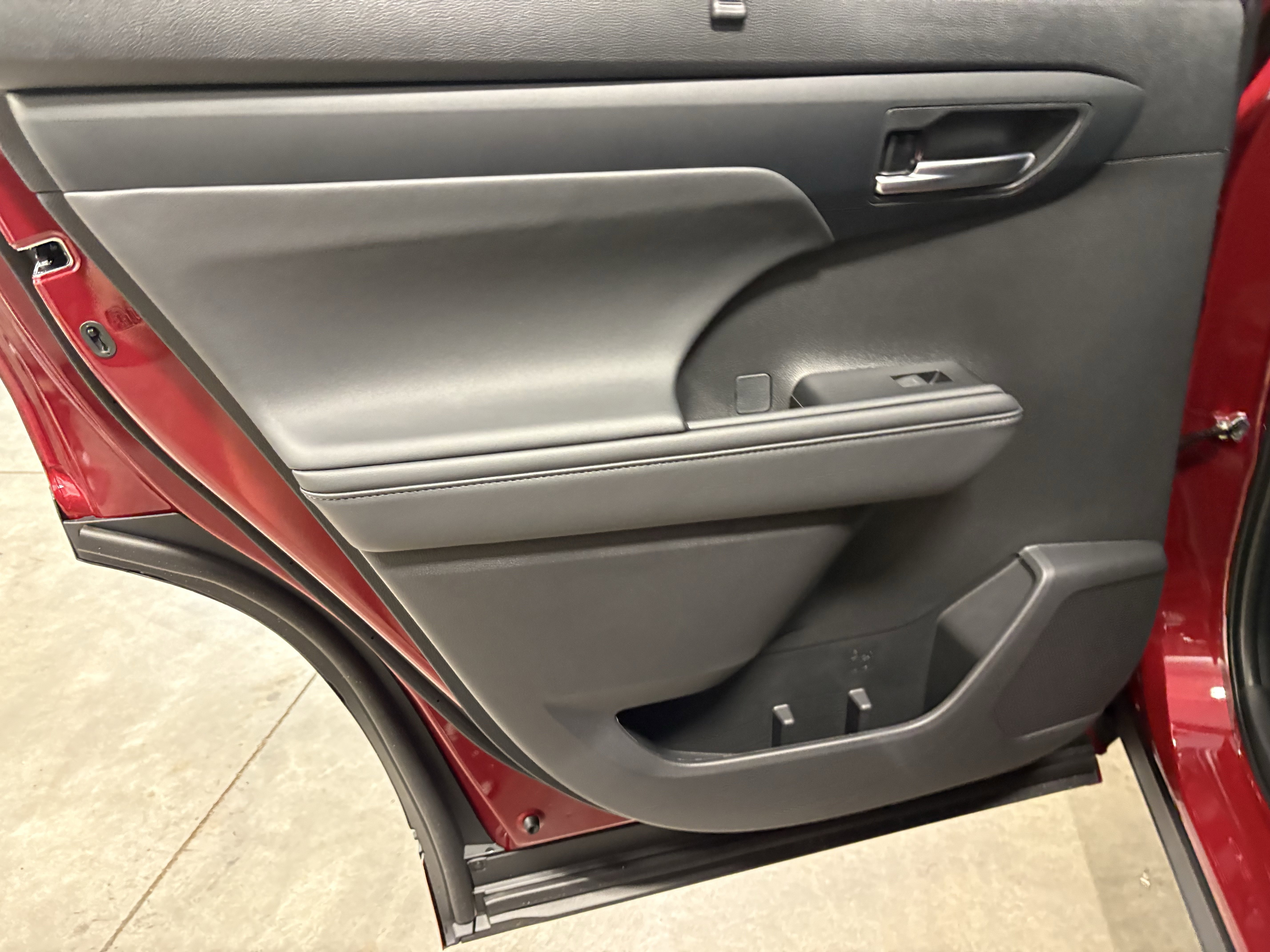 New 2026 Toyota Highlander XLE AWD/4WD image 6