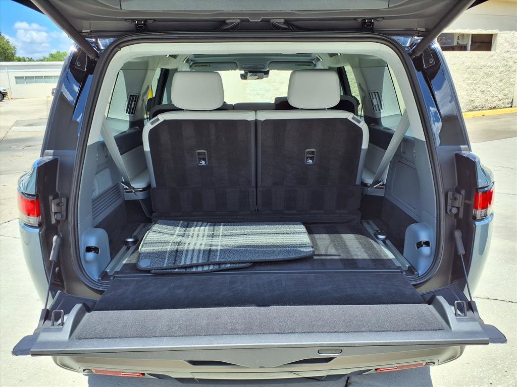 Used 2025 Rivian R1S Premium AWD/4WD image 17
