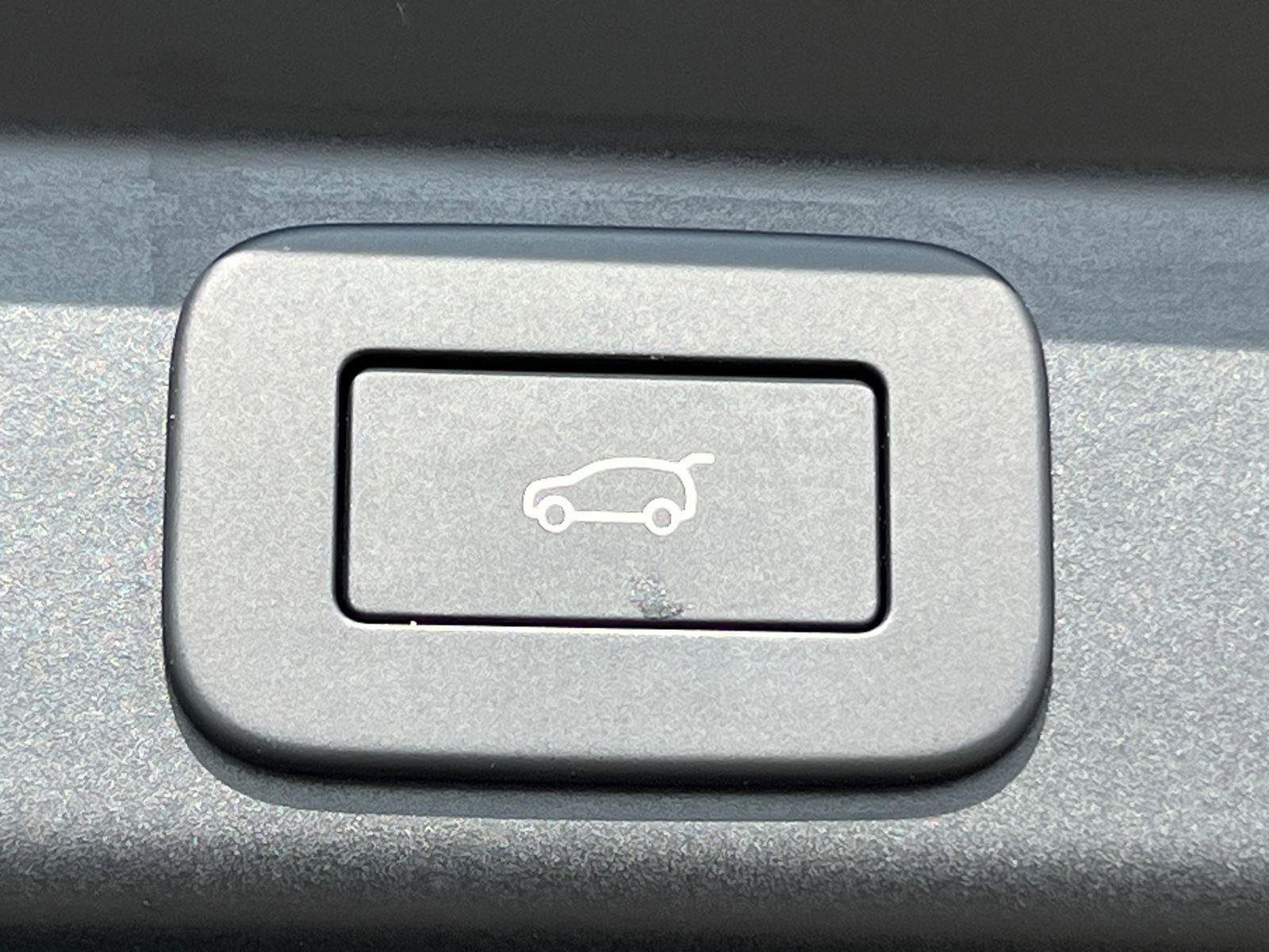 Used 2024 Land Rover Range Rover Sport SE image 19