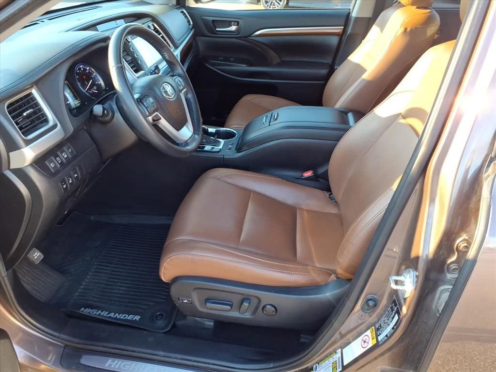 Used 2019 Toyota Highlander Limited Platinum image 5