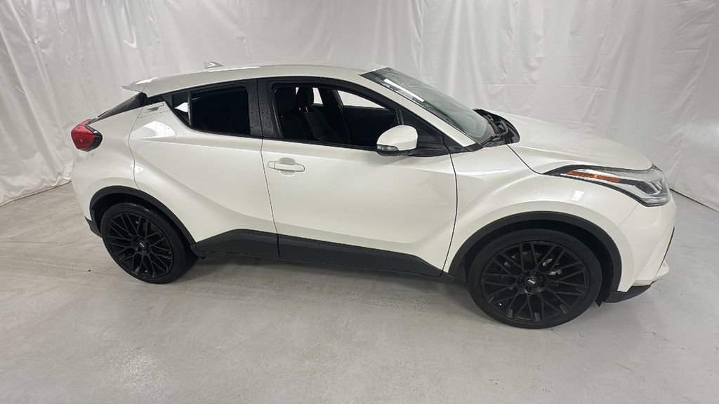 Used 2020 Toyota C-HR XLE image 2