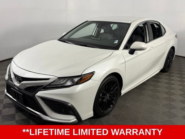 Used 2023 Toyota Camry XSE FWD image 3
