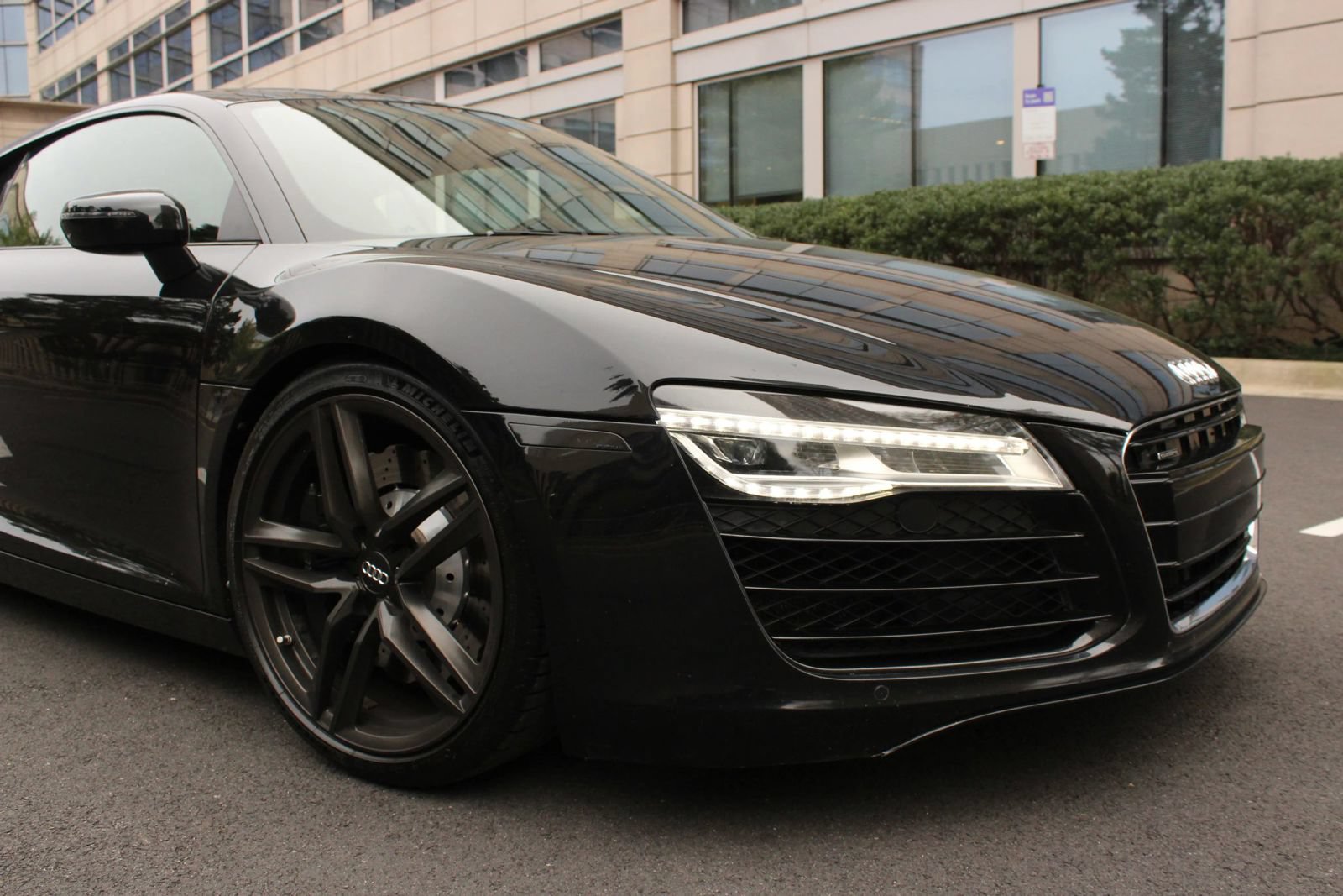 Used 2014 Audi R8 V8 w/ Enhanced Leather Package AWD/4WD image 4