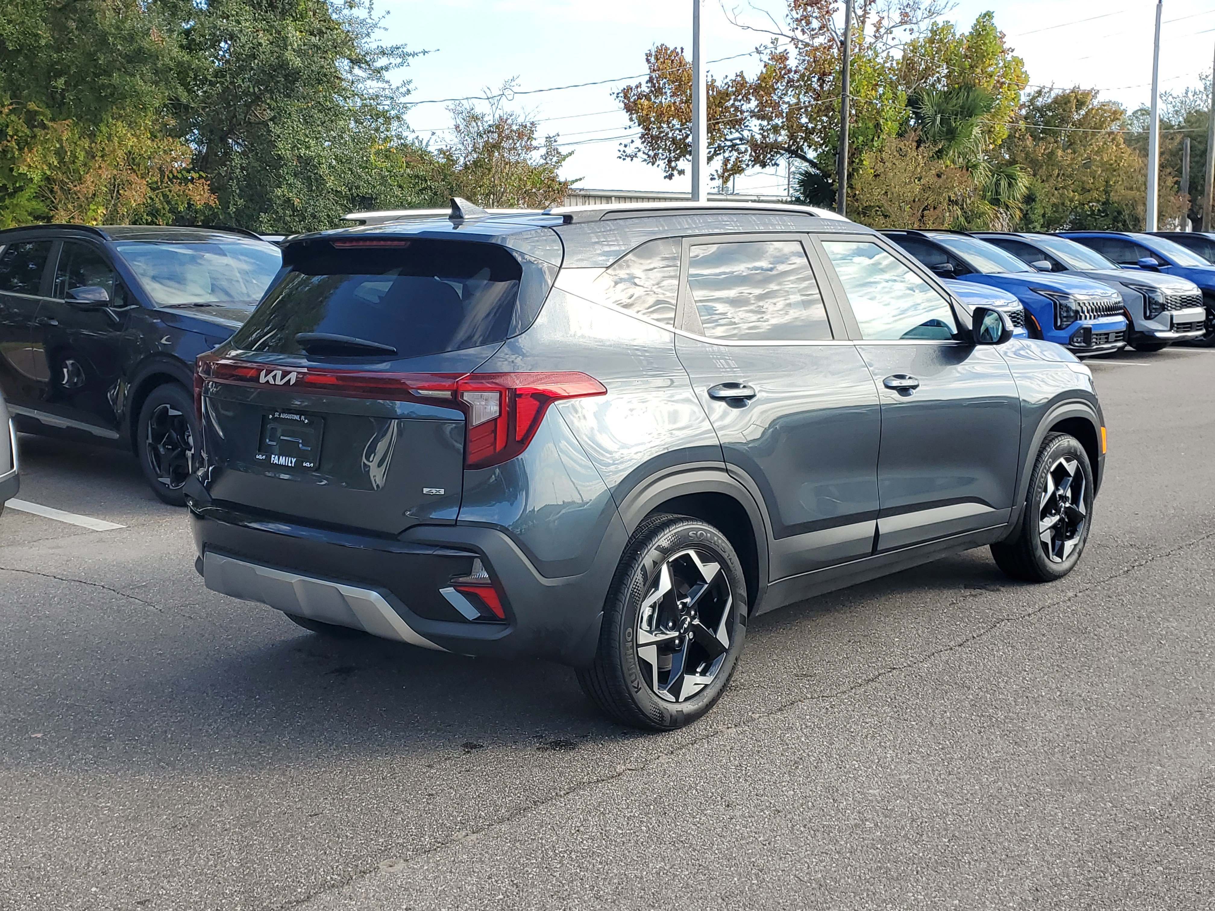 Certified 2025 Kia Seltos EX image 6