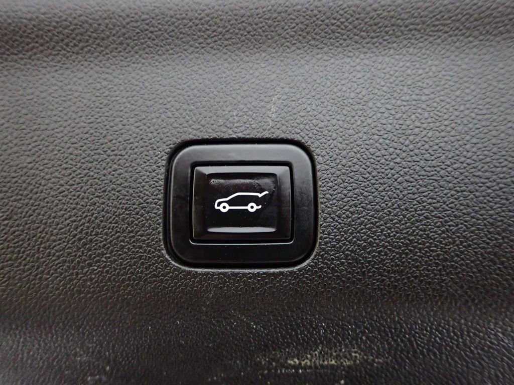 Used 2021 GMC Yukon XL SLT AWD/4WD image 18