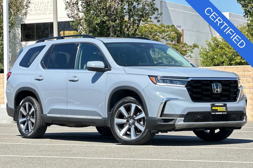 Certified 2024 Honda Pilot Touring image 2