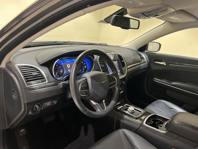 Used 2022 Chrysler 300 Touring L image 9