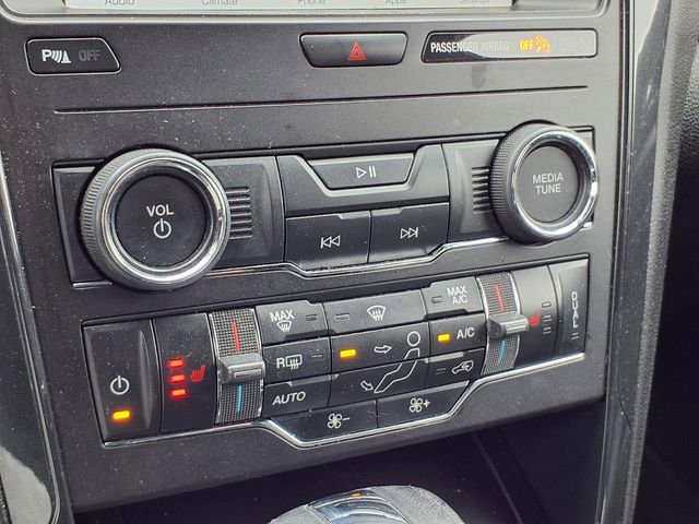 Used 2018 Ford Explorer XLT w/ Equipment Group 202A FWD image 13