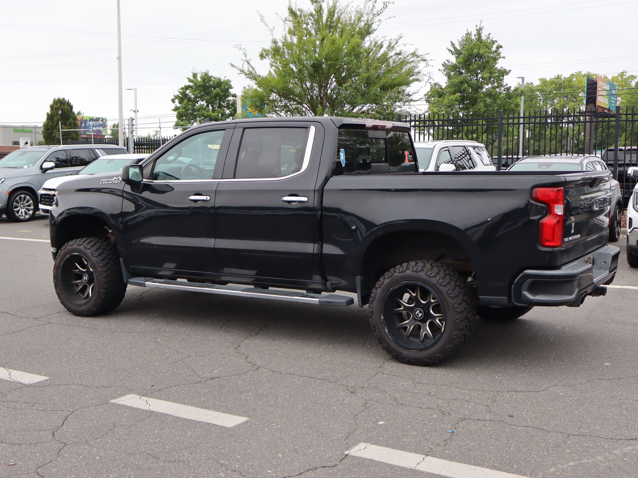 Used 2019 Chevrolet Silverado 1500 High Country w/ Technology Package AWD/4WD image 8