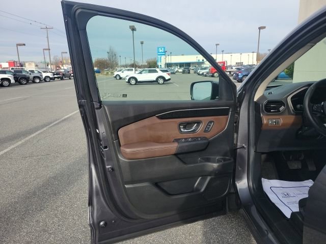 Used 2025 Honda Pilot Elite image 13