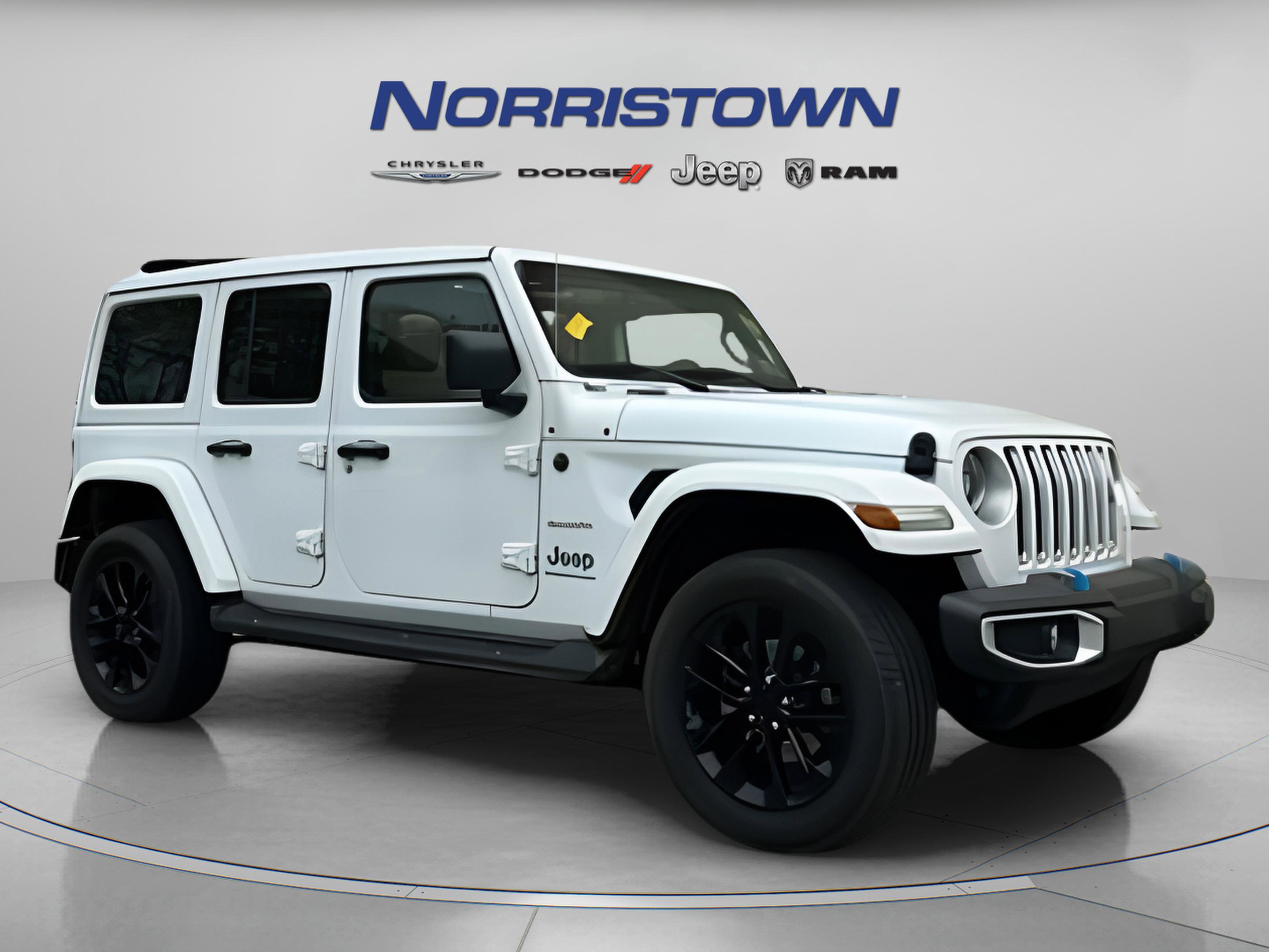 Used 2023 Jeep Wrangler Unlimited Sahara w/ Cold Weather Group AWD/4WD image 1