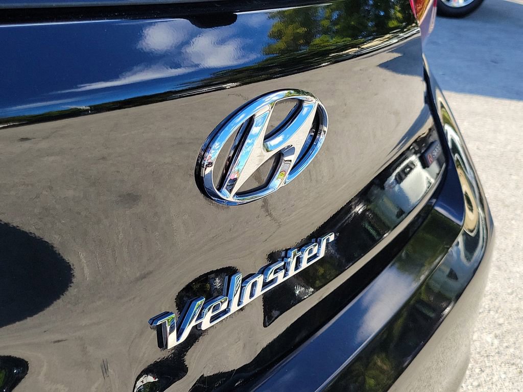 Used 2020 Hyundai Veloster Turbo R-Spec image 11