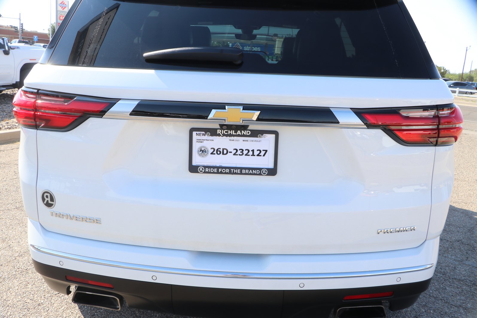 Used 2023 Chevrolet Traverse Premier FWD image 6