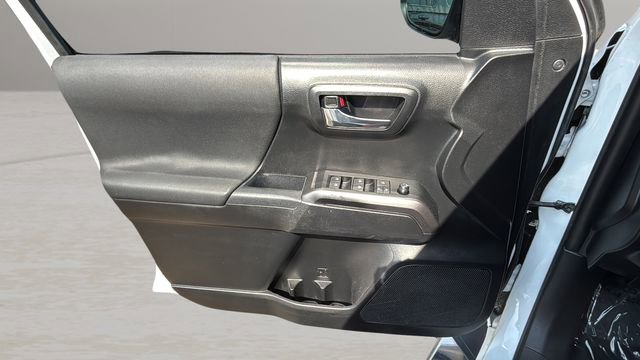 Used 2019 Toyota Tacoma TRD Sport AWD/4WD image 17