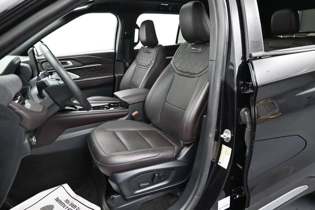 Certified 2025 Ford Explorer Platinum w/ LUX Leather Package AWD/4WD image 12