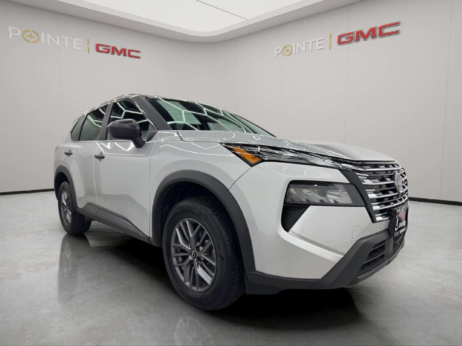 Used 2024 Nissan Rogue S AWD/4WD image 1