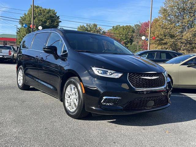 New 2026 Chrysler Pacifica Select image 4