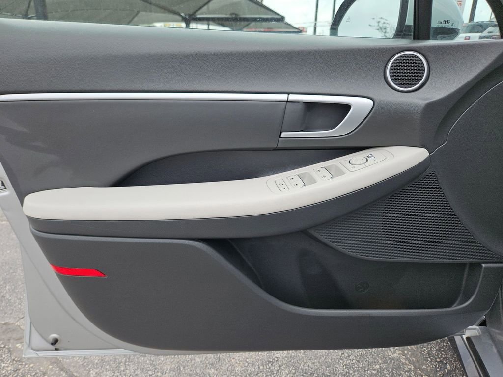 Used 2025 Hyundai Sonata SEL FWD image 14